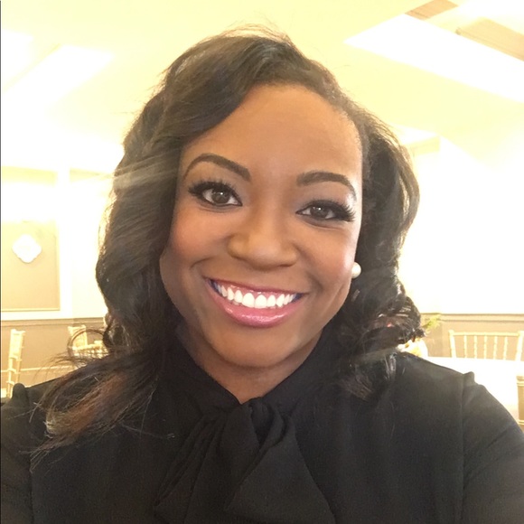 Meet your Posher, Traci - Picture 3 of 6